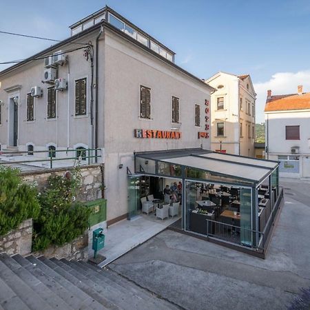 Hotel Park Drniš Extérieur photo