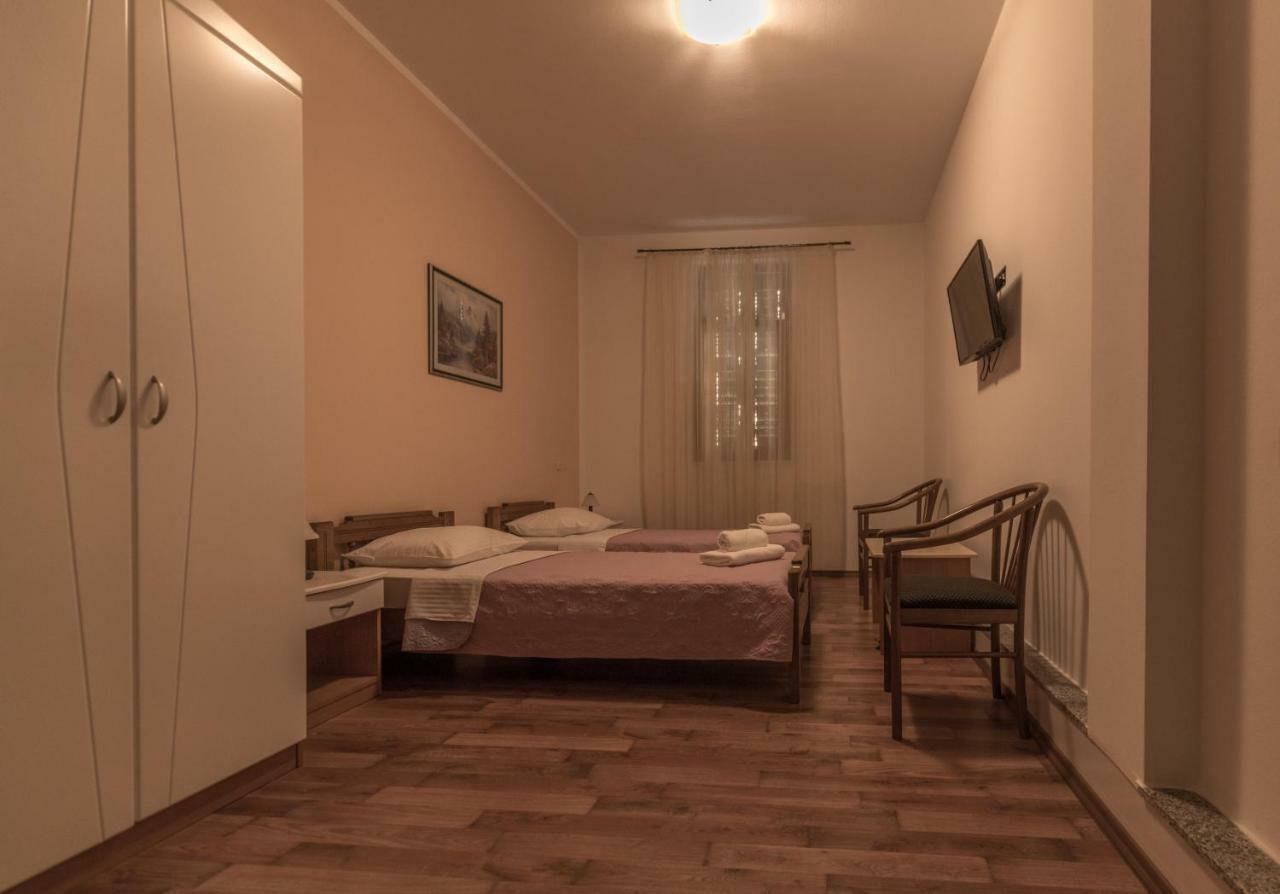 Hotel Park Drniš Extérieur photo