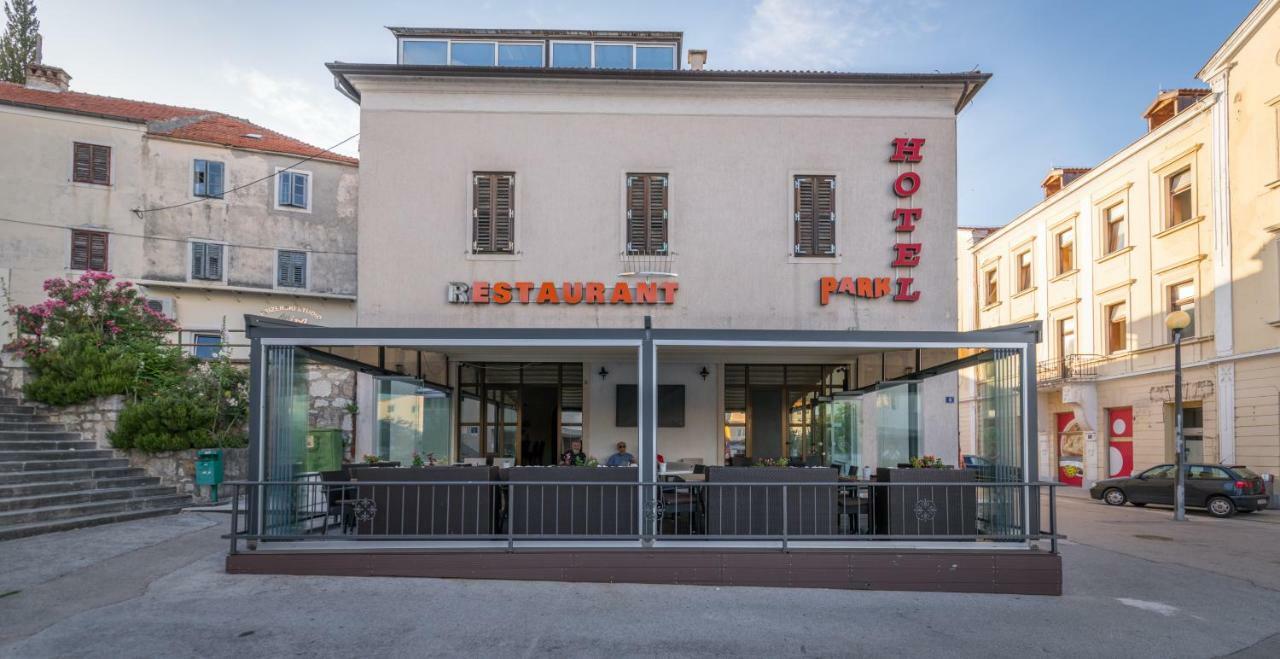 Hotel Park Drniš Extérieur photo