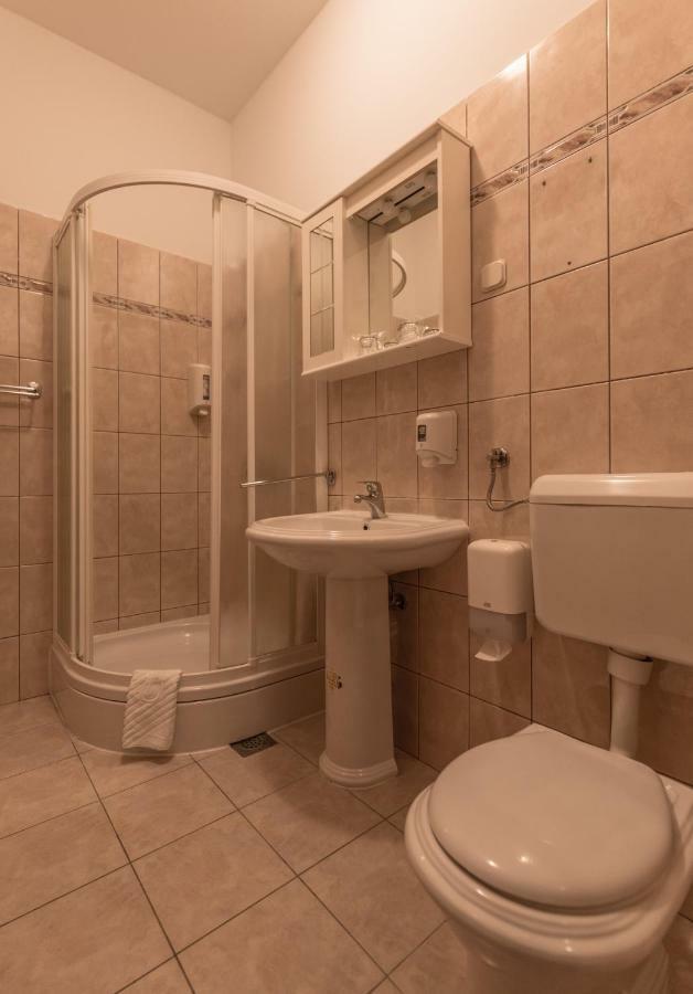 Hotel Park Drniš Extérieur photo