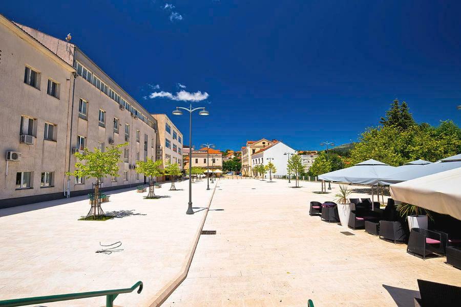 Hotel Park Drniš Extérieur photo